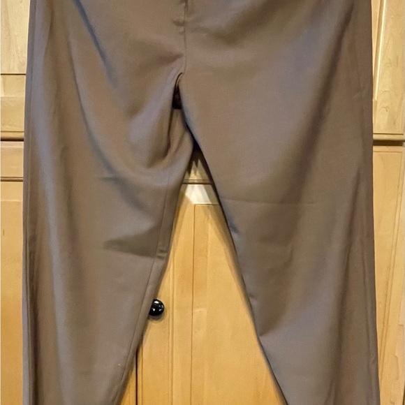 Woman’s Trouser - Picture 2 of 10